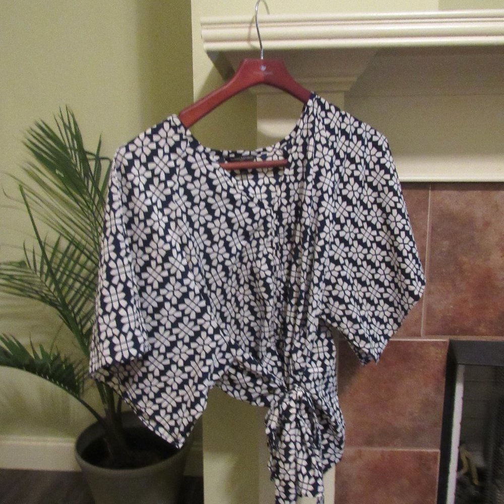 Banana Republic front tie blouse